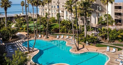 Stunning ocean views beach balcony 10 min to LEGOLAND CA King bed,pool and grill