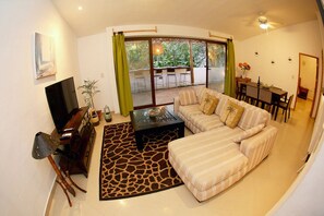 Een smart-tv, videogames en een dvd-speler