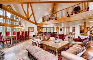 Smart TV, chimenea, reproductor de DVD y futbolito 