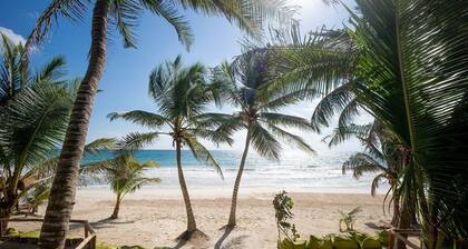 Zorba Villa 3, Stunning 3BR Villa with private rooftop patio! Sleeps 8.