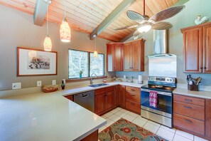 Fridge, microwave, oven, stovetop - STUNNING! Princeville 3BR/3BA Home on Golf Course-Mtn Views, screen in Lanai! (Princeville)