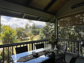 Outdoor dining - STUNNING! Princeville 3BR/3BA Home on Golf Course-Mtn Views, screen in Lanai! (Princeville)