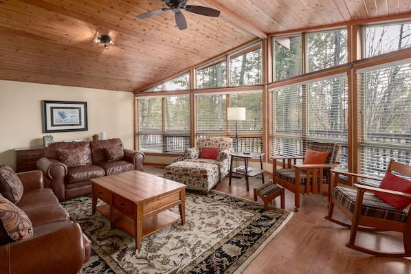 Télévision, cheminée