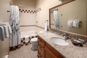 Shower, hair dryer, towels - Falcon Cabin | Pets | Wood Fire (Fairmont Hot Springs)