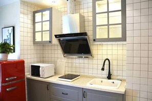 Comfort-Suite | Eigene Küche | Kühlschrank, Mikrowelle, Herdplatte, Wasserkocher