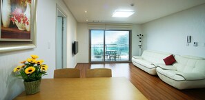 Family Room | Living area | Flat-screen TV - Jeju J Pension (Seogwipo)