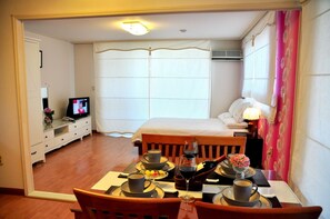 Room (18py)