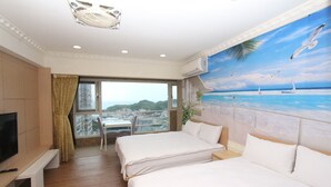 A hotel room with two beds, a TV, a balcony with a view of the city, and a mural of the sea. - HF Keelung 61 (Keelung)