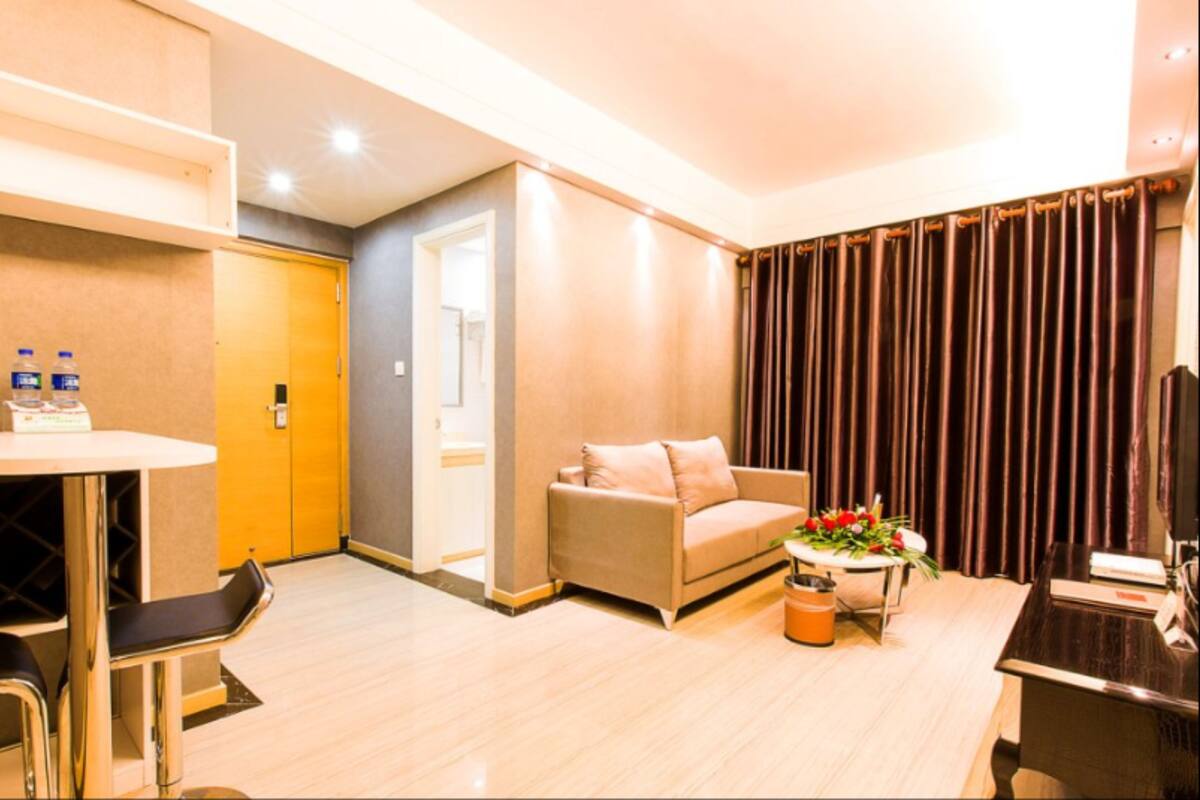 Apartment, 1 Bedroom | Desk, blackout drapes, free WiFi