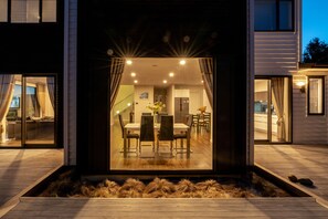 Exterior - LongBay Spacious Luxurious 5 Bdrm House (Auckland)