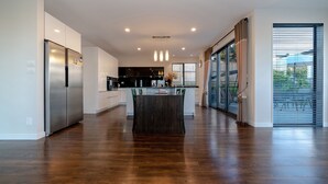 Luxury House, 5 Bedrooms | Private kitchen | Espresso maker, coffee/tea maker, full-size fridge, microwave - LongBay Spacious Luxurious 5 Bdrm House (Auckland)
