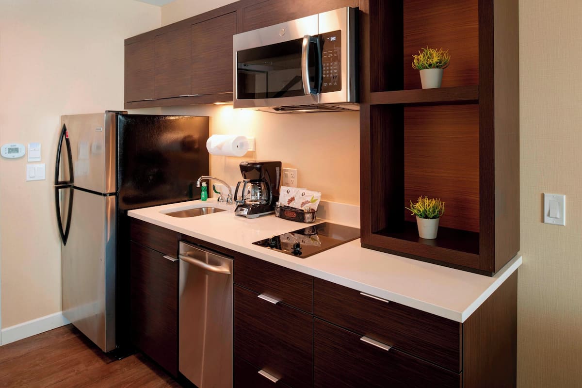studio, 2 queen beds | private kitchen | full-sized fridge, microwave, stovetop, dishwasher