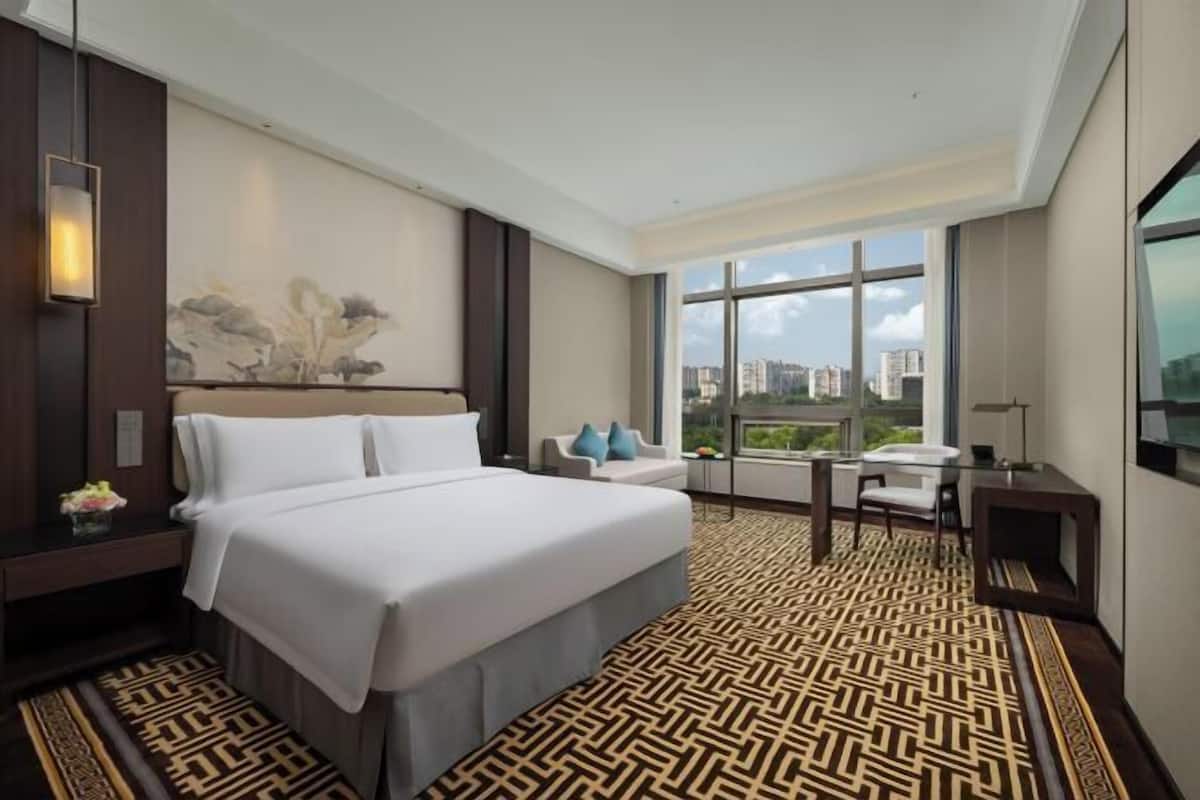 Minibar, in-room safe, desk, blackout drapes