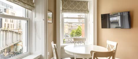 Deluxe Apartment, Multiple Beds, Non Smoking | Iron/ironing board, free WiFi, bed sheets