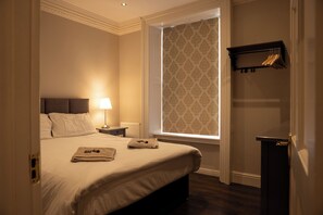Deluxe Apartment, Multiple Beds, Non Smoking | Iron/ironing board, free WiFi, bed sheets