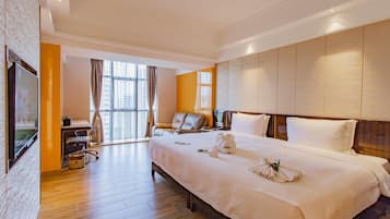 Habitación doble superior | Edredón, caja de seguridad en la habitación y escritorio