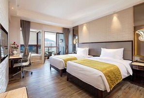 Down duvets, in-room safe, desk, blackout curtains - Yuexin Tomorrow Hotel Sanya (Sanya)