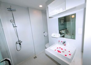 Shower, free toiletries, hair dryer, slippers - My Family (Da Nang)