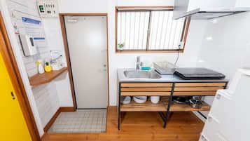 Basic Apartment | Private kitchen | Fridge, microwave, stovetop, electric kettle