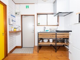 Refrigerador, microondas, placa de cocina, tetera/pava eléctrica