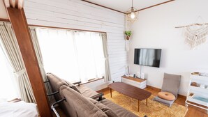 基础公寓 | 起居区 | 平板电视