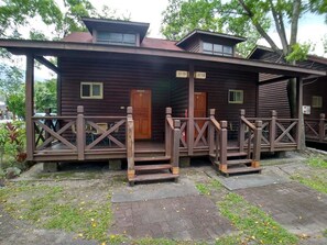 Chalet familial, 2 grands lits, non-fumeur | Minibar, bureau, accès au Wi-Fi (inclus), literie fournie