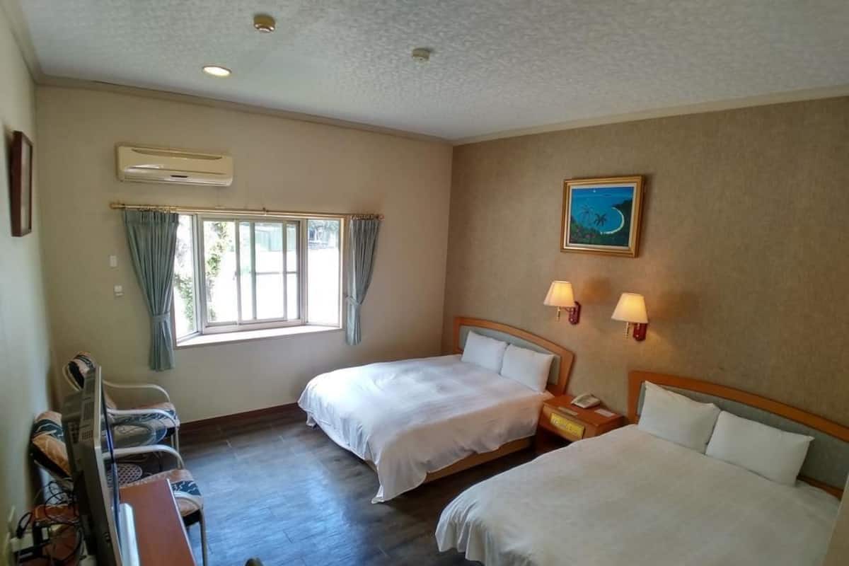 Chalet familiare, 2 letti queen, non fumatori | Minibar, una scrivania, Wi-Fi gratuito, lenzuola