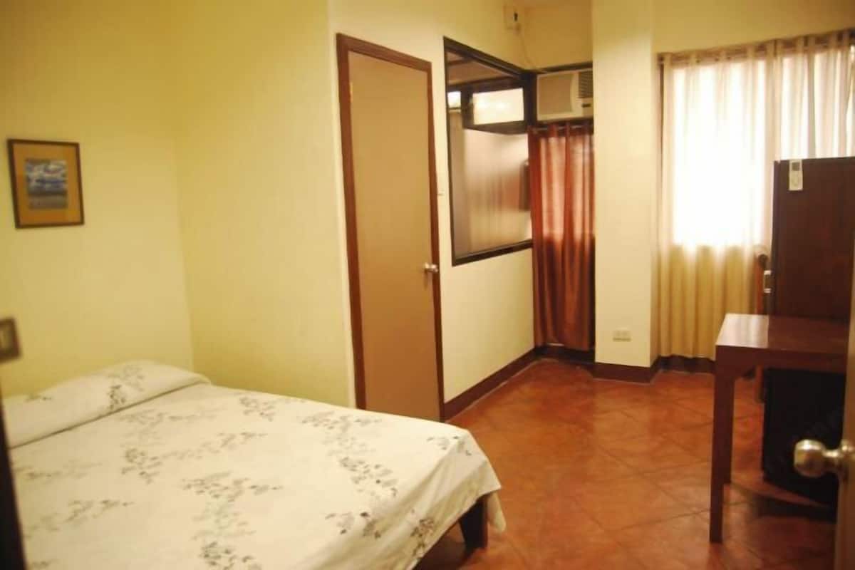 Desk, iron/ironing board, free WiFi, bed sheets