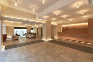 Lobby sitting area - HOTEL Meet Me Kobe Motomachi (Kobe)