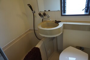 Studio, Balkon (701) | Badezimmer | Duschwanne, Komfortbadewanne, kostenlose Toilettenartikel, Haartrockner