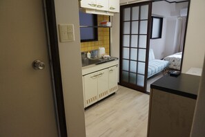 Cortinas blackout, tabla de planchar con plancha y wifi gratis 