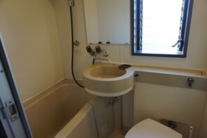 Studio, Balkon (701) | Badezimmer | Duschwanne, Komfortbadewanne, kostenlose Toilettenartikel, Haartrockner