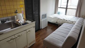 Studio Apartment, Balcony (705) | Blackout drapes, iron/ironing board, free WiFi, bed sheets