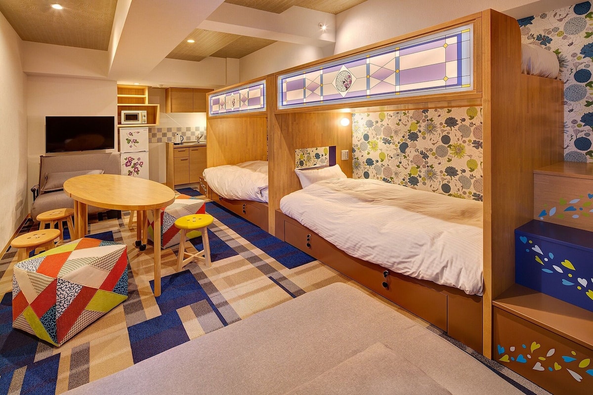 Habitación Deluxe | Decoración personalizada, muebles diferentes y escritorio