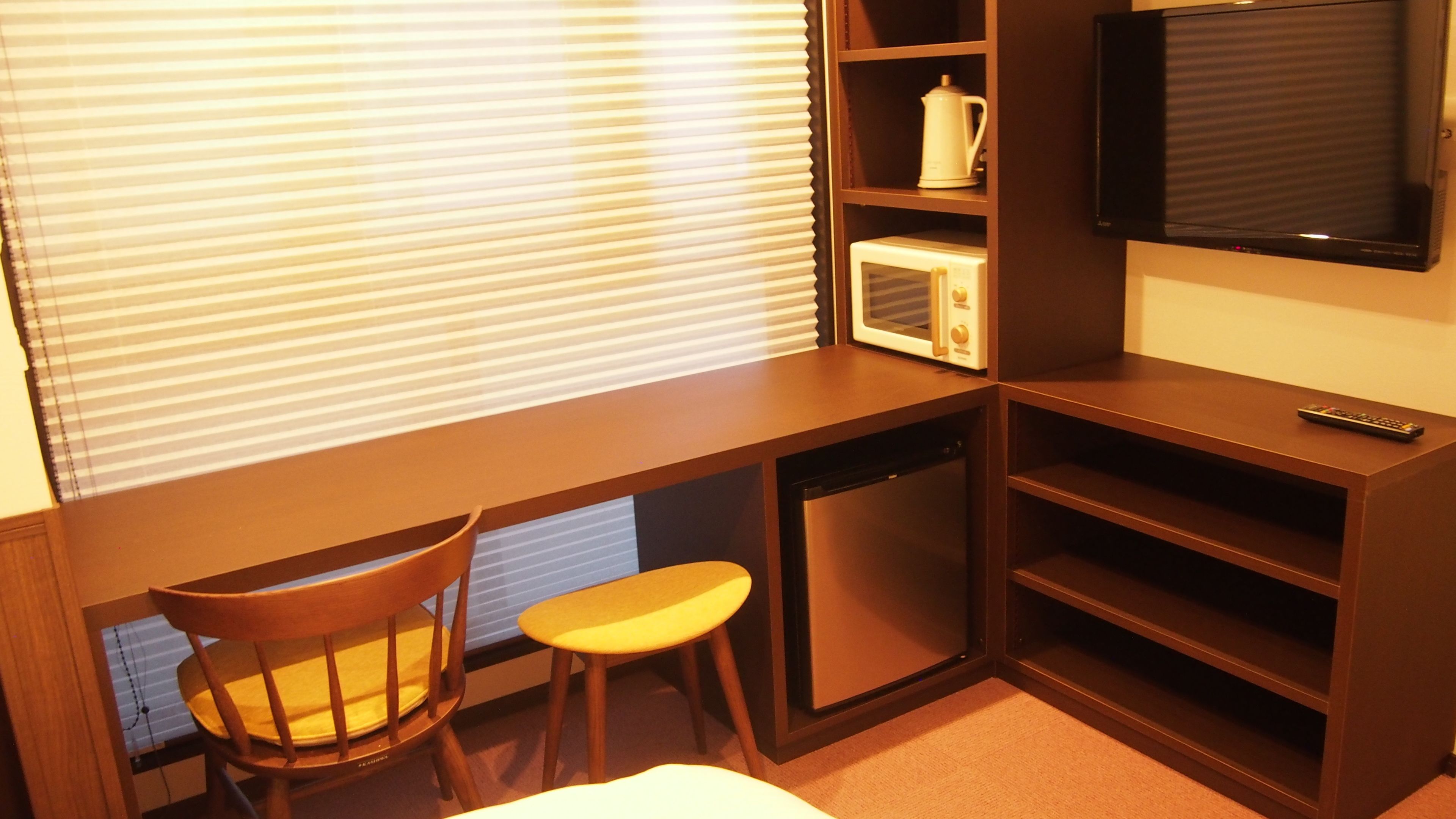 design double room | individually decorated, individually furnished, desk, laptop workspace