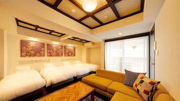 Design Quadruple Room | Individually decorated, individually furnished, desk, iron/ironing board