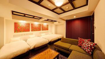 Habitación cuádruple de diseño | Decoración individual, mobiliario individual, escritorio