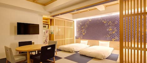 Individuell dekoriert, individuell eingerichtet, Schreibtisch