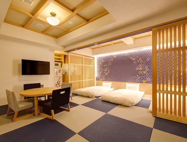 Individuell dekoriert, individuell eingerichtet, Schreibtisch