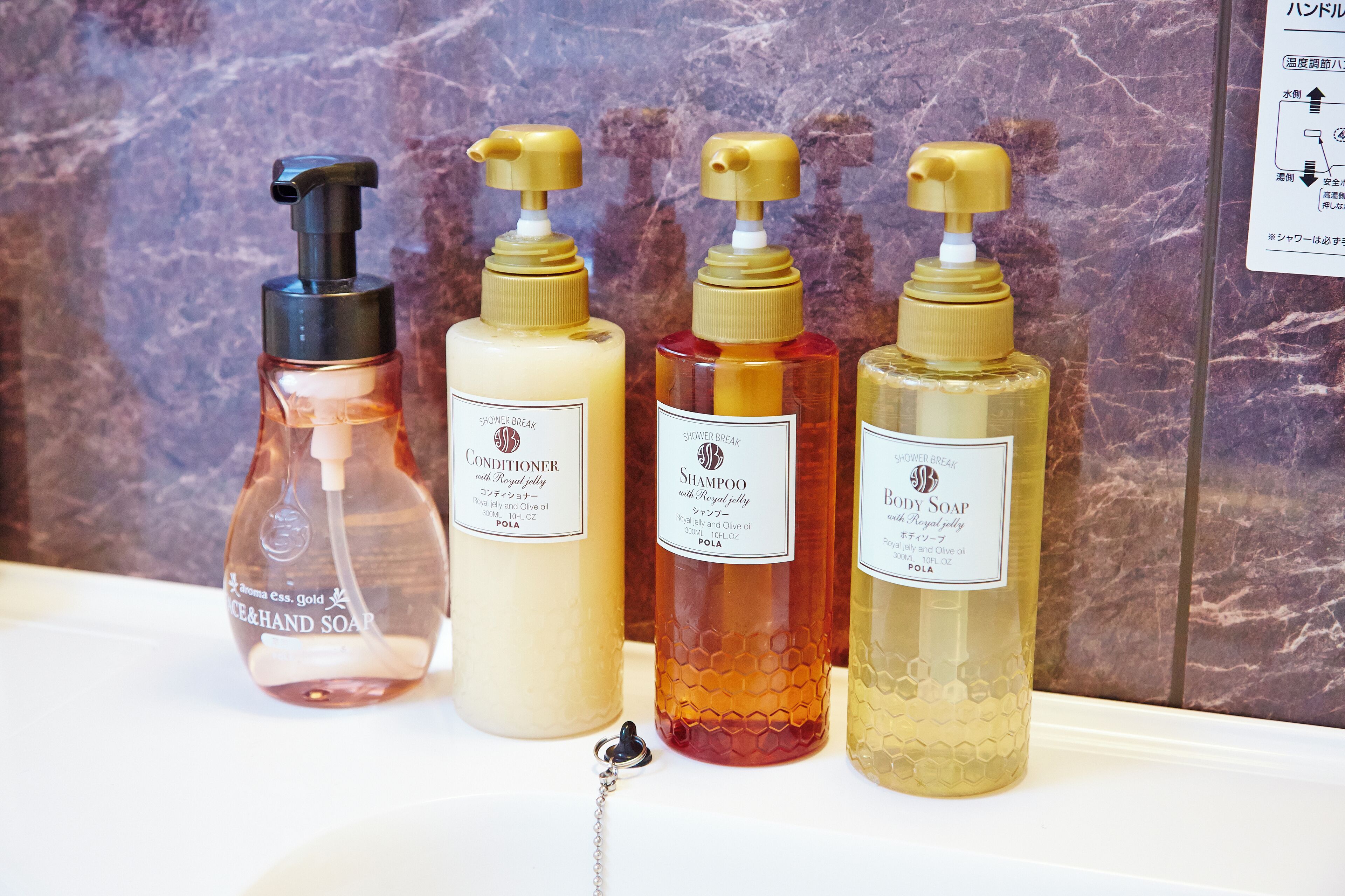 design double room | bathroom | free toiletries, hair dryer, bathrobes, slippers