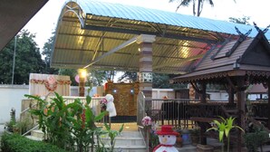 Outdoor wedding area - Cha-em Resort (Pattaya)