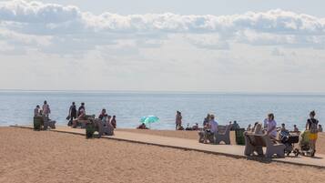 Beach nearby, beach bar
