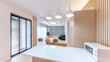 Panoramic-Haus, 2 Bäder, Meerblick (The Bay, 47 PY) | Essbereich im Zimmer