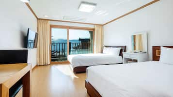 1 bedroom, hypo-allergenic bedding, desk, blackout drapes