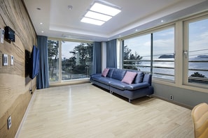 Panoramic Condo, 2 Bathrooms, Ocean View (The Bay, 47 PY) | Living area | 40-inch flat-screen TV with cable channels, TV, heated floors