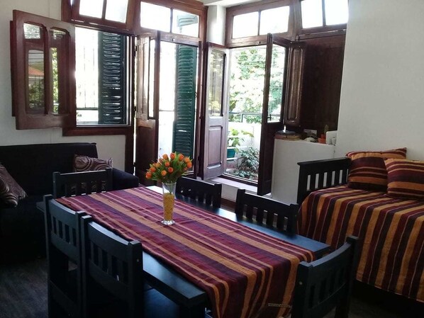 Appartamento Standard, letti multipli, balcone, vista città | Soggiorno | Smart TV, Netflix