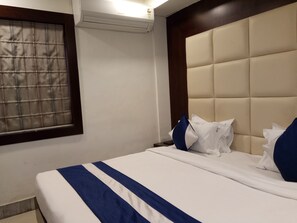 Cortinas blackout, tabla de planchar con plancha y wifi gratis 