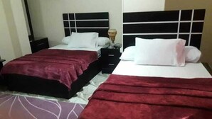 Minibar, blackout curtains, free WiFi, bed sheets - Mr Brown Sugar Pyramids View Hotel (Giza)
