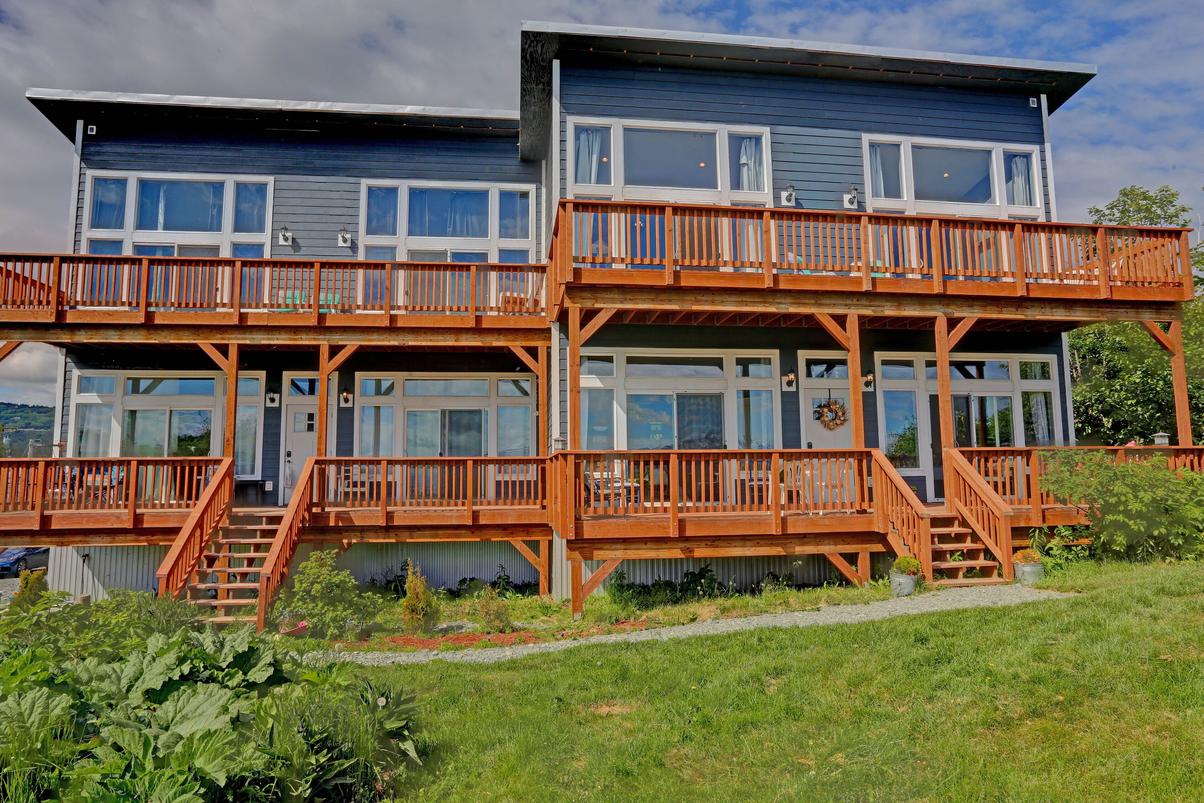 Oceanfront Luxury Apartment Overlooking Kachemak Bay and Homer Spit!