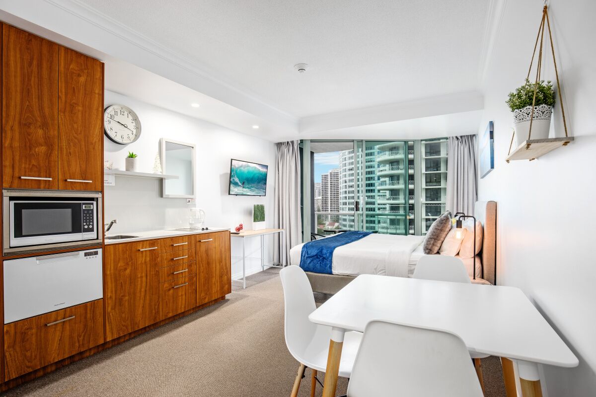 2min WALK TO THE BEACH Central LOCATION